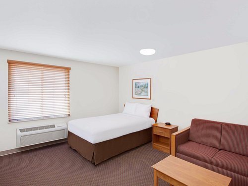 WoodSpring Suites Conroe — Guest room