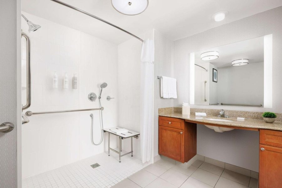 WoodSpring Suites Corpus Christi — Bathroom