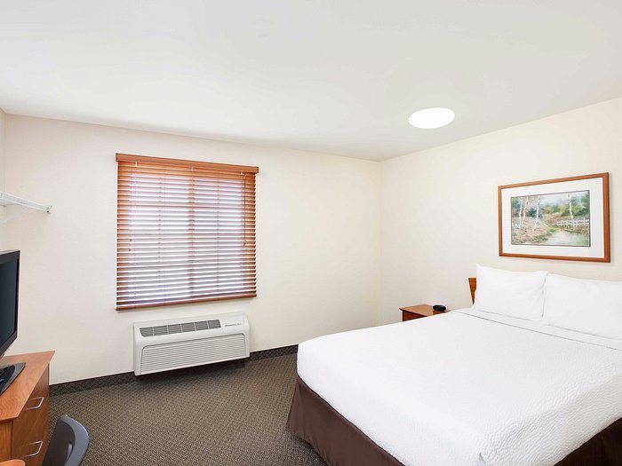 WoodSpring Suites Corpus Christi — Guest room