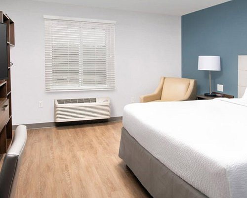 Woodspring Suites Davenport — Guest room