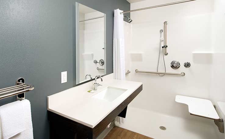 WoodSpring Suites Doral Miami Airport Miami Florida — Bathroom