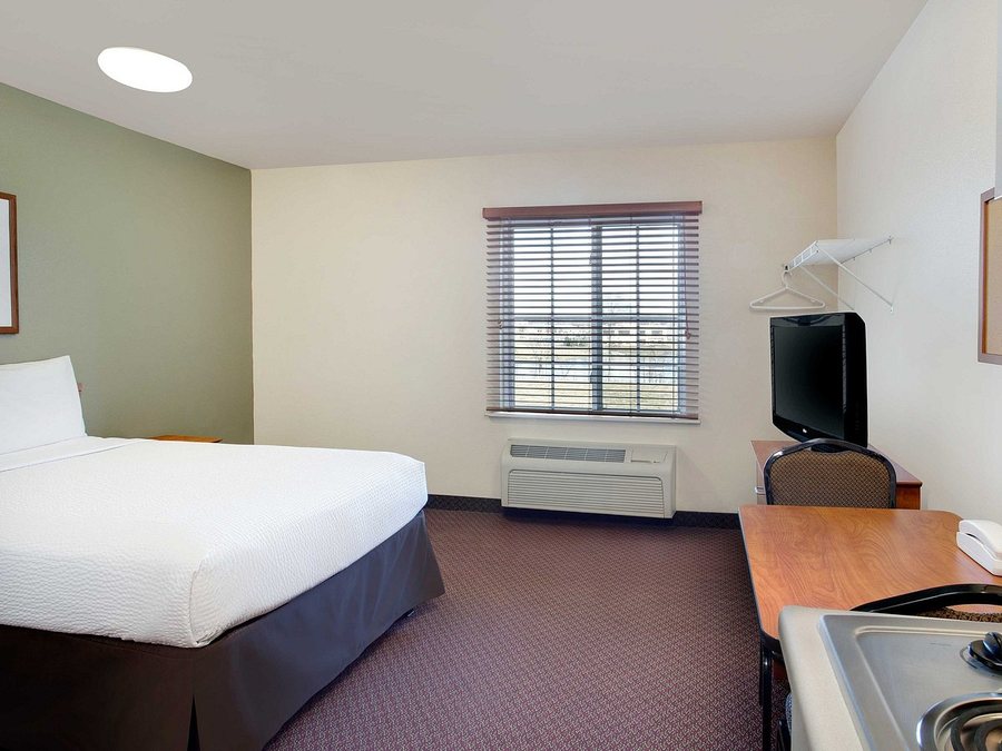 WoodSpring Suites Fort Wayne — Guest room