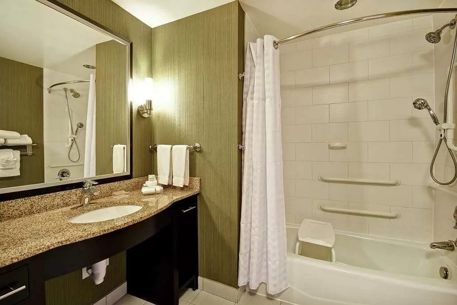 Woodspring Suites Fort Worth Fossil Creek — Bathroom