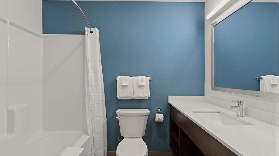 WoodSpring Suites Grand Junction — Bathroom