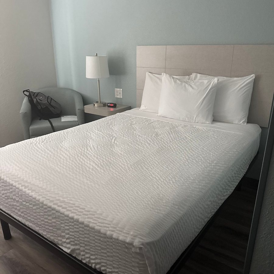 WoodSpring Suites Greenville Airport — Guest room