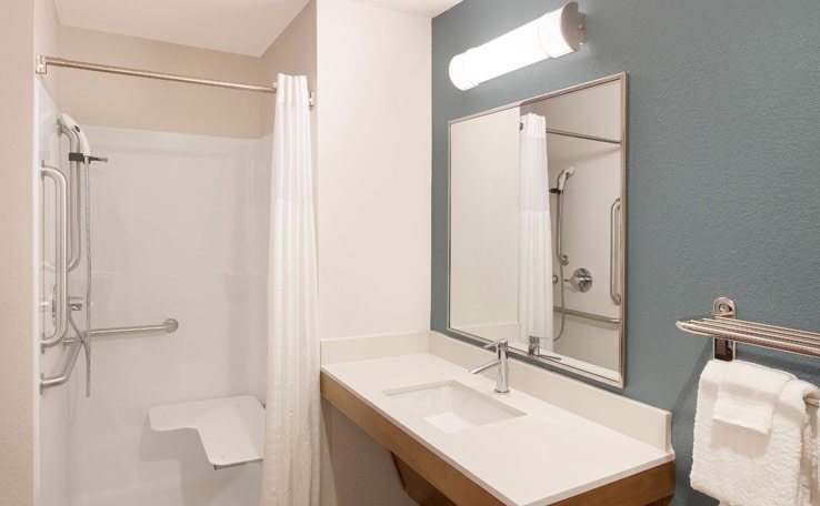 WoodSpring Suites Houston 288 South Medical Center — Bathroom
