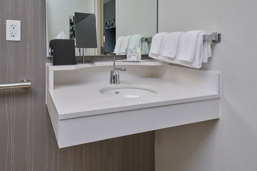 WoodSpring Suites Indianapolis Castleton — Bathroom