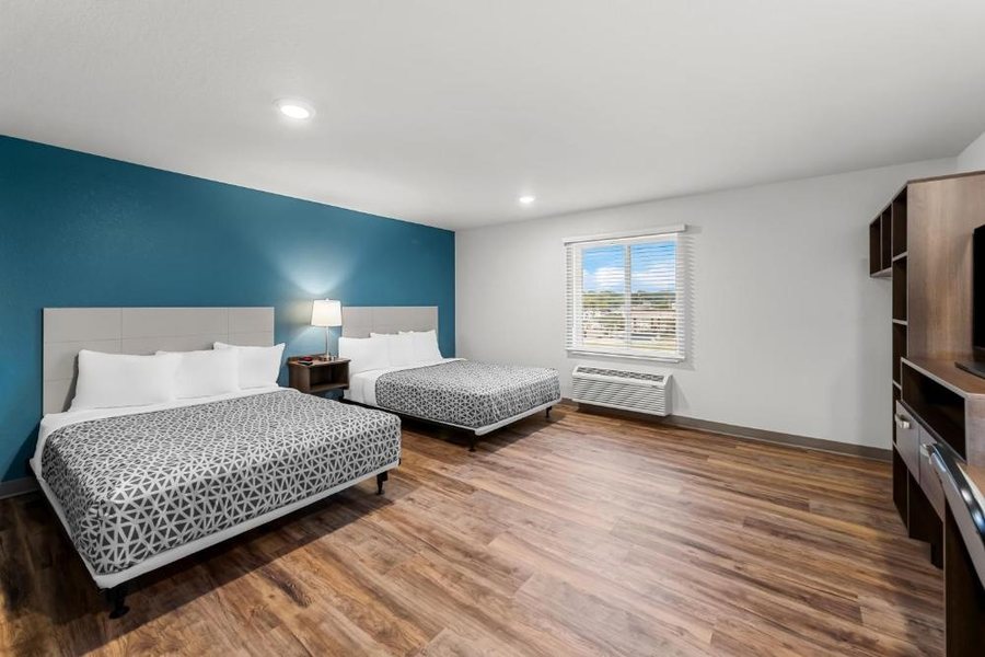 WoodSpring Suites Kansas City Liberty — Guest room