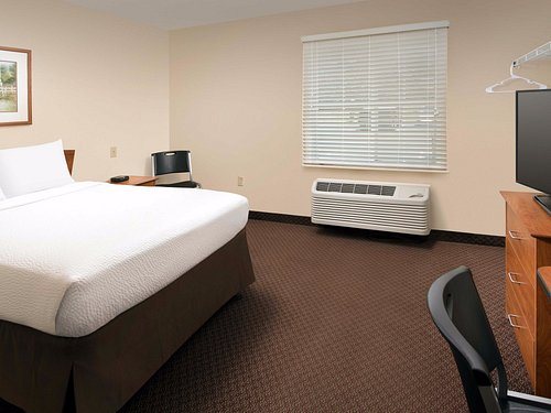 WoodSpring Suites Lexington Southeast — Guest room