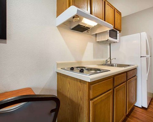 WoodSpring Suites Louisville Southeast — Bathroom
