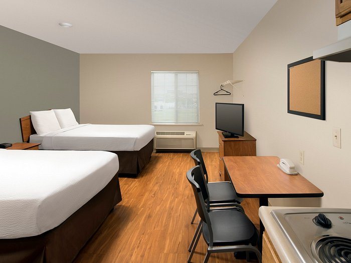 WoodSpring Suites Louisville Southeast — Guest room