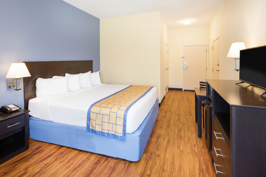 WoodSpring Suites Macon North I 75 — Guest room