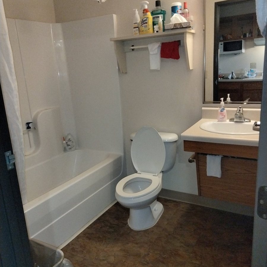 WoodSpring Suites Macon West — Bathroom