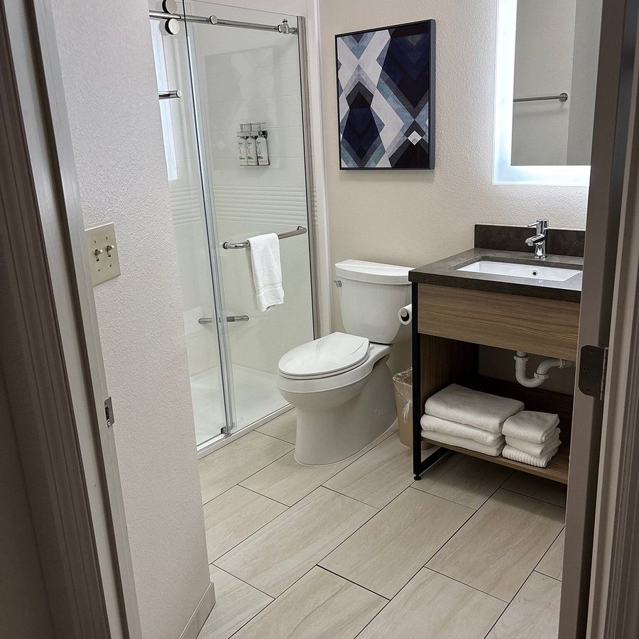 WoodSpring Suites Raleigh Northeast Wake Forest — Bathroom