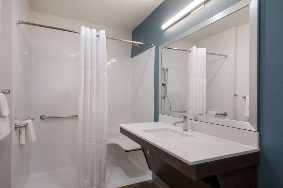 WoodSpring Suites San Antonio UTSA Medical Center — Bathroom