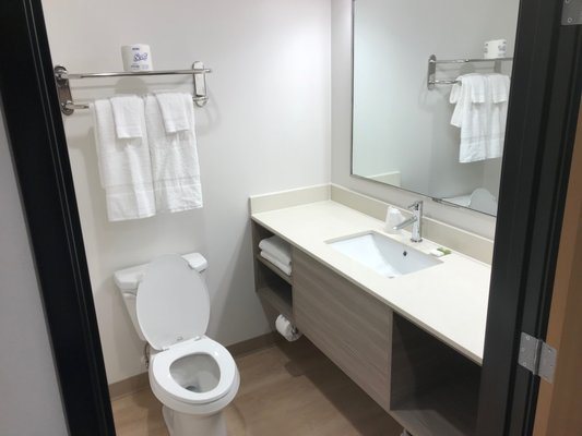 WoodSpring Suites Seattle Redmond — Bathroom