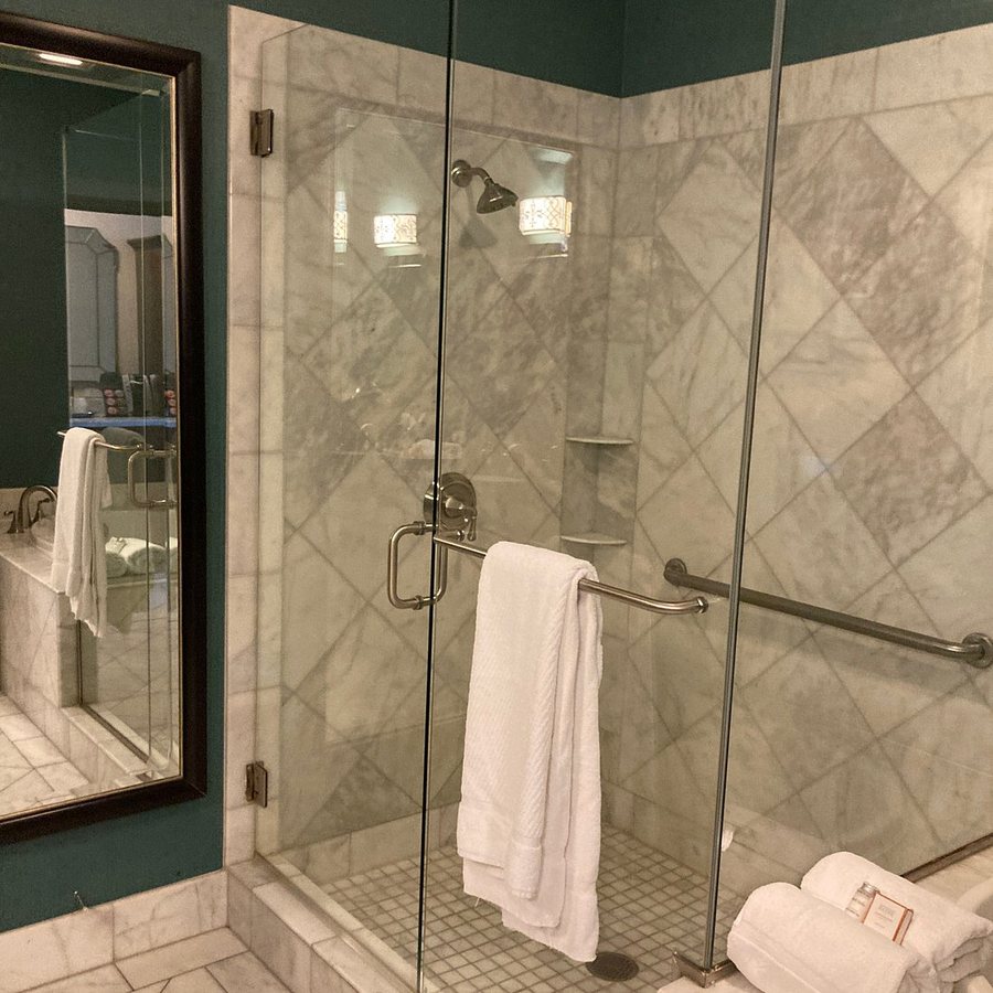 Woolley s Classic Suites — Bathroom