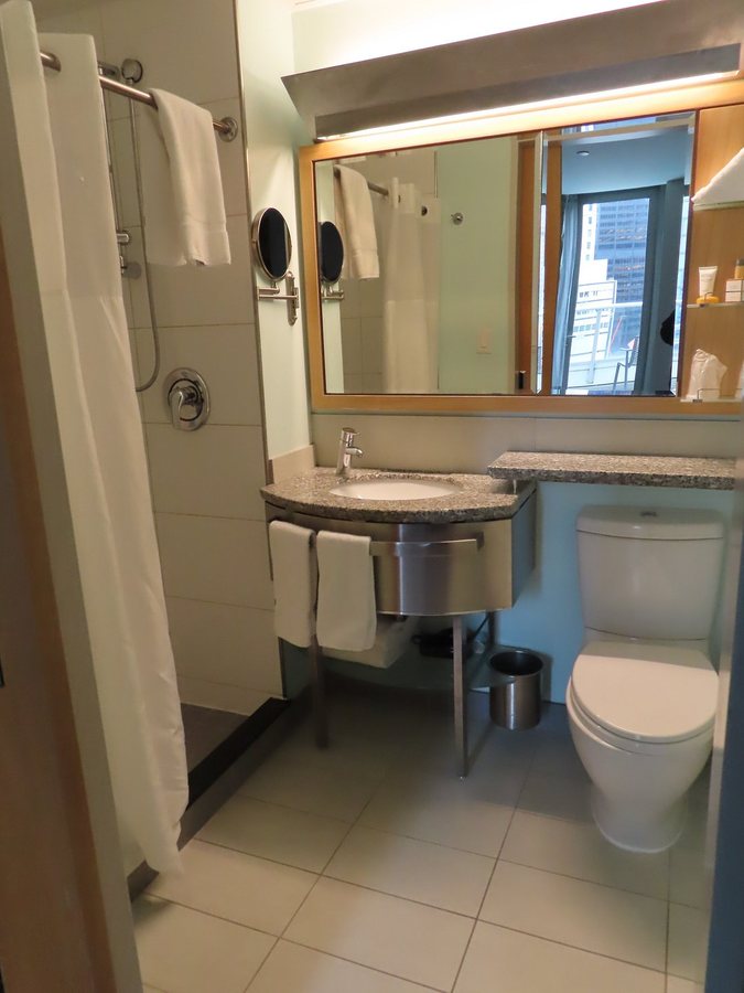 World Center Hotel — Bathroom