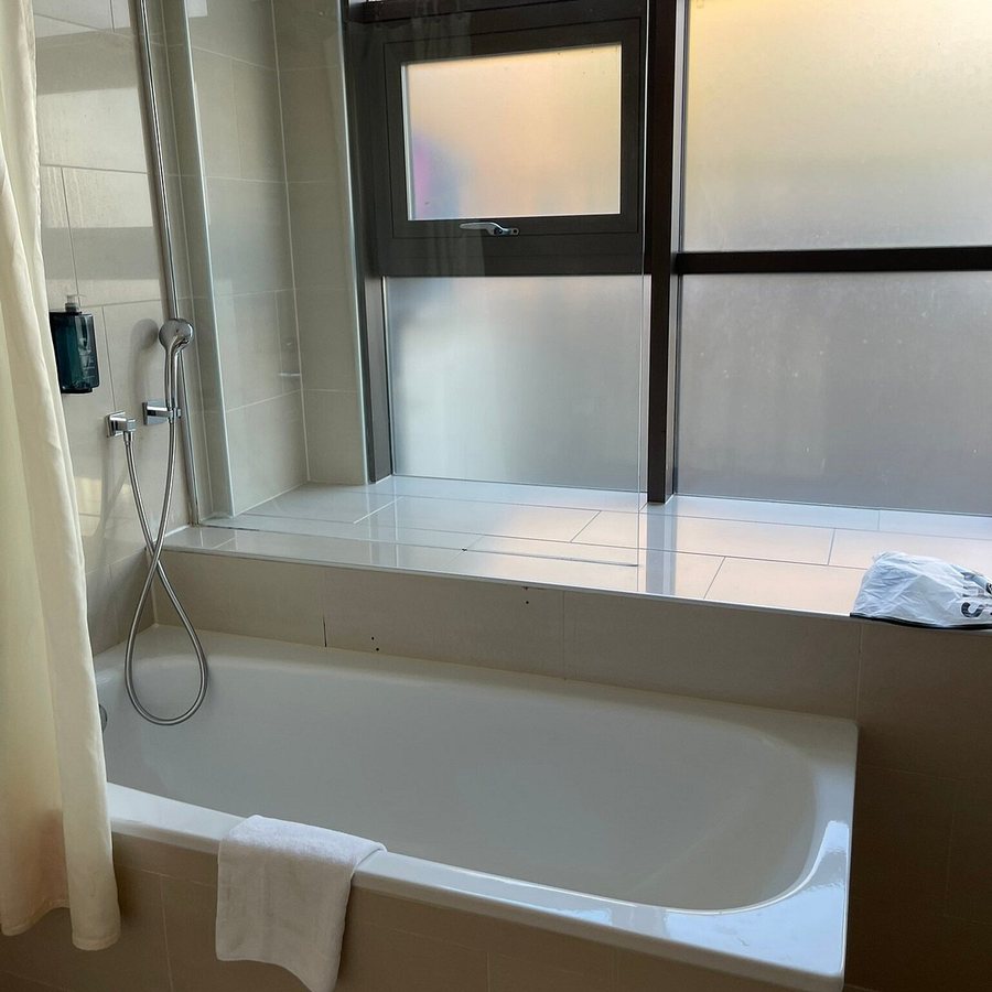 WorldHotels Distinctive The Crown London — Bathroom