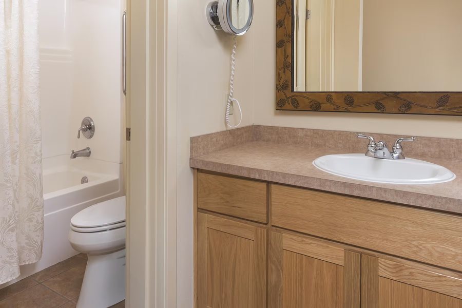 WorldMark Bend Seventh Mountain Resort — Bathroom