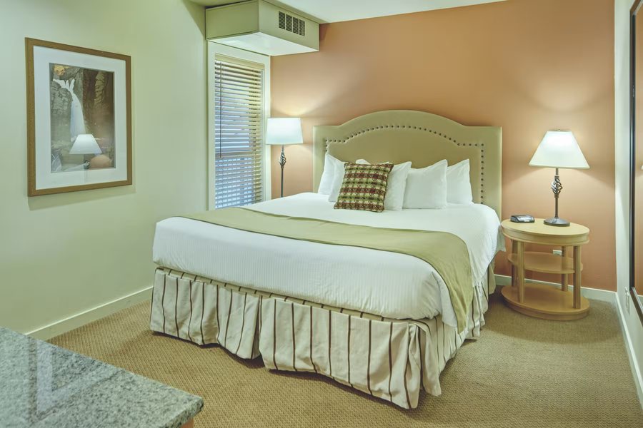 WorldMark Bend Seventh Mountain Resort — Guest room
