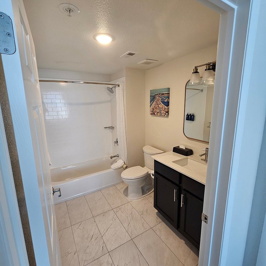 WorldMark Oceanside Harbor — Bathroom