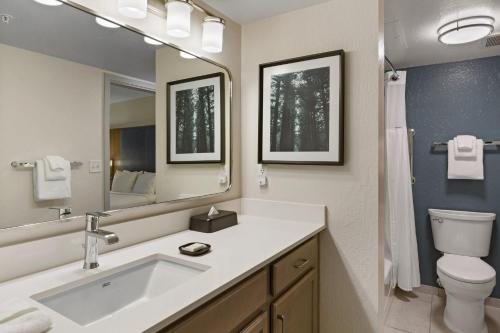 Worldmark Reno — Bathroom