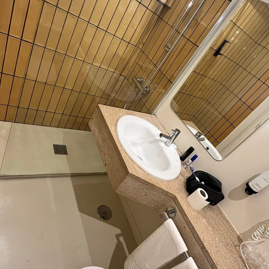 WOT Lagos Montemar — Bathroom