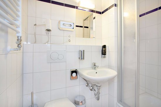 WOW Hostel Amsterdam — Bathroom