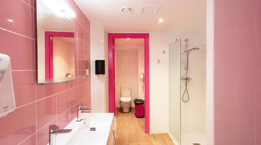 WOW Hostel Barcelona Barcelona Catalonia — Bathroom