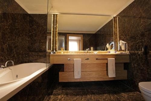 WOW Istanbul Hotel Istanbul — Bathroom