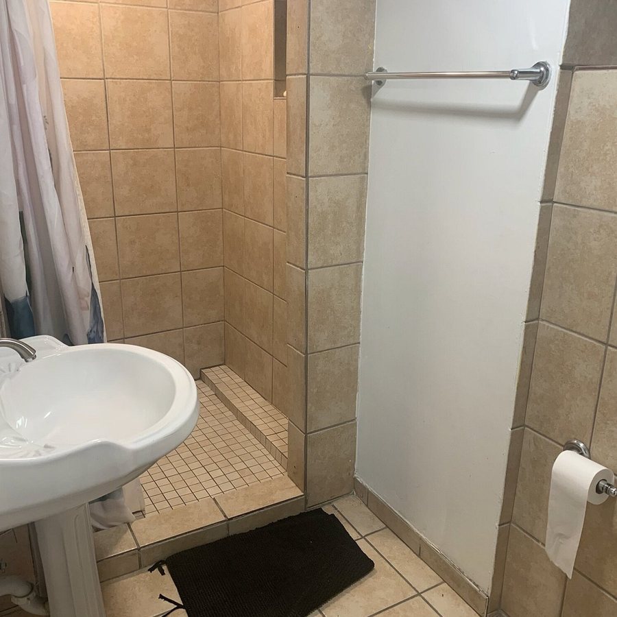 Wrigley Hostel — Bathroom