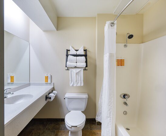 Wuksachi Lodge — Bathroom