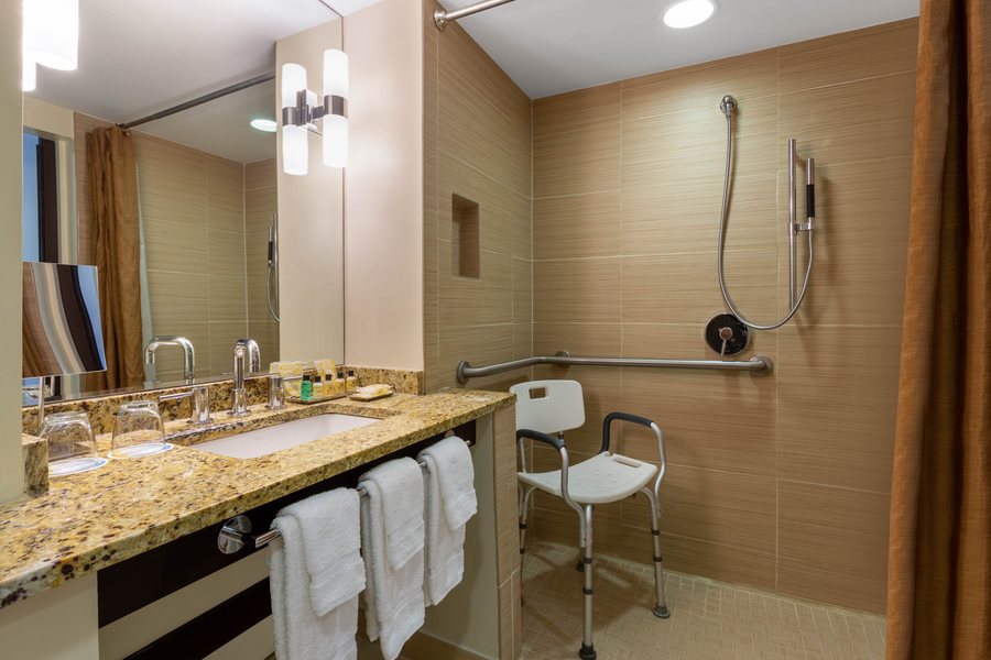 Wyndham Deerfield Beach Resort — Bathroom