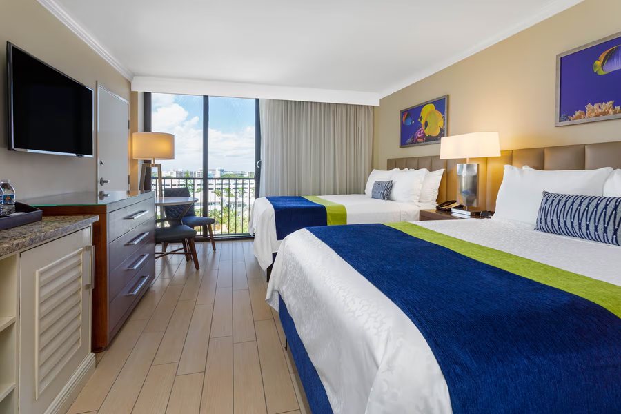 Wyndham Deerfield Beach Resort — Guest room
