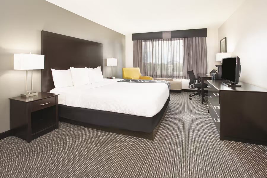 Wyndham Denver Tech Center Hotel — Guest room
