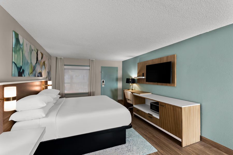Wyndham Garden Ankeny — Guest room