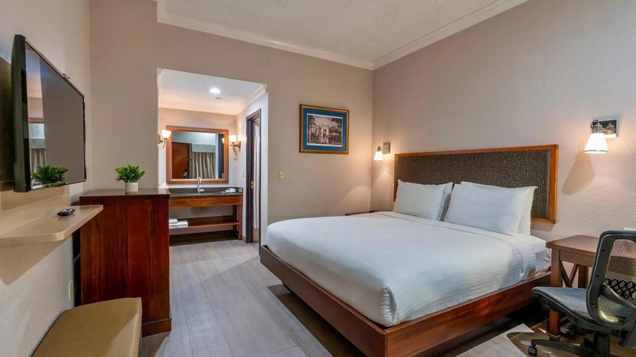 Wyndham Garden Baronne Plaza New Orleans — Guest room
