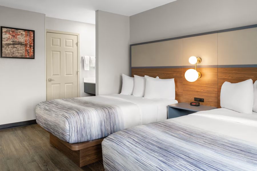 Wyndham Garden Conference Center Champaign Urbana — Guest room