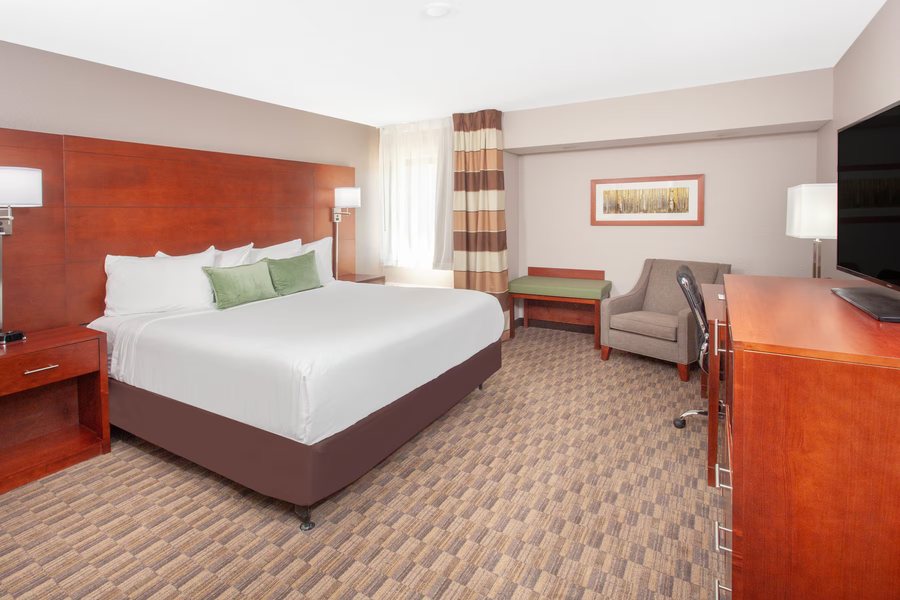 Wyndham Garden Fort Wayne — Guest room