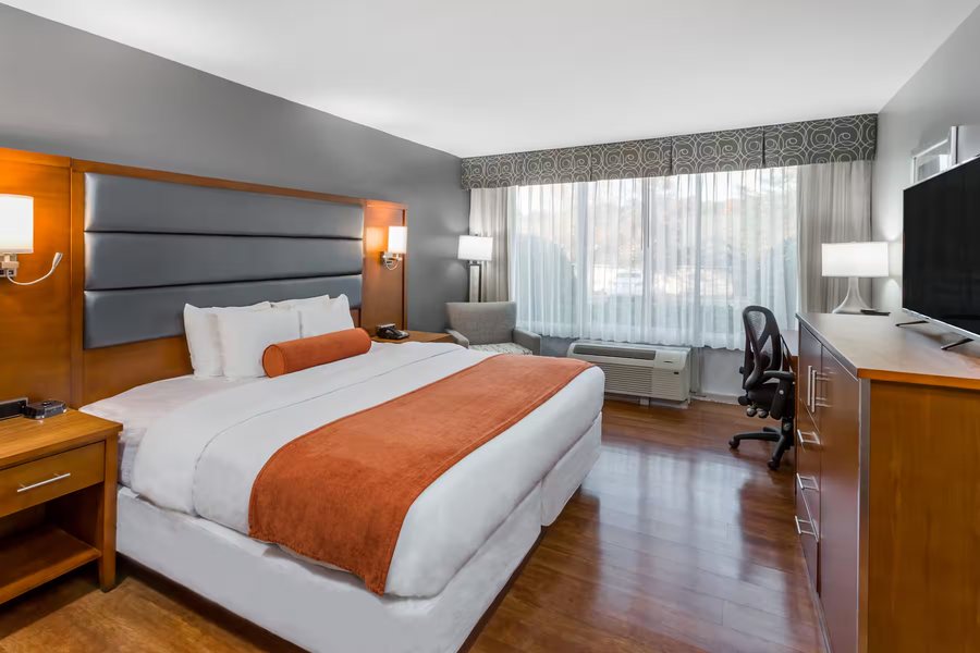 Wyndham Garden Greensboro — Guest room