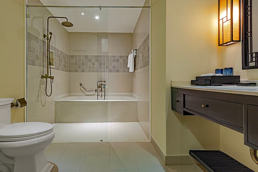 Wyndham Garden Hoi An Cua Dai Beach — Bathroom