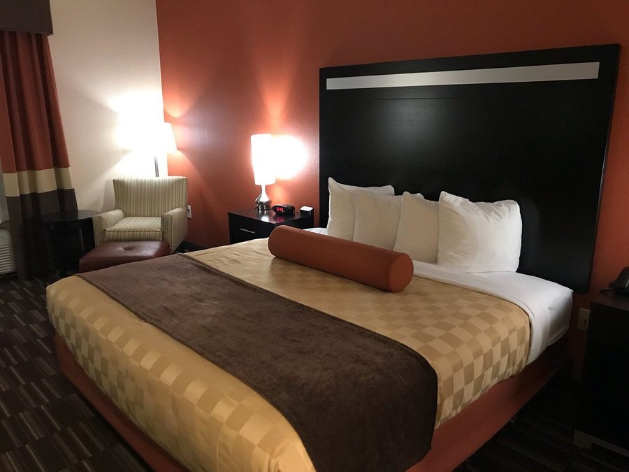 Wyndham Garden Lancaster CA — Guest room