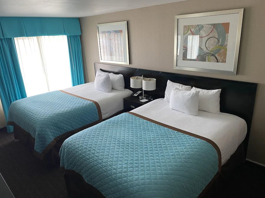 Wyndham Garden Midland — Guest room