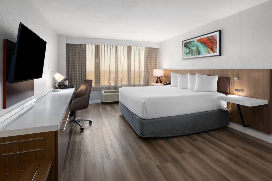 Wyndham Garden Norfolk Downtown — Guest room