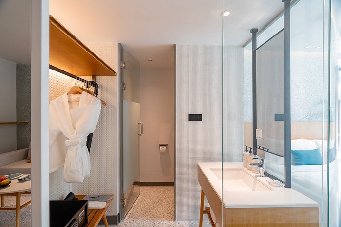 Wyndham Garden Phuket Kamala — Bathroom