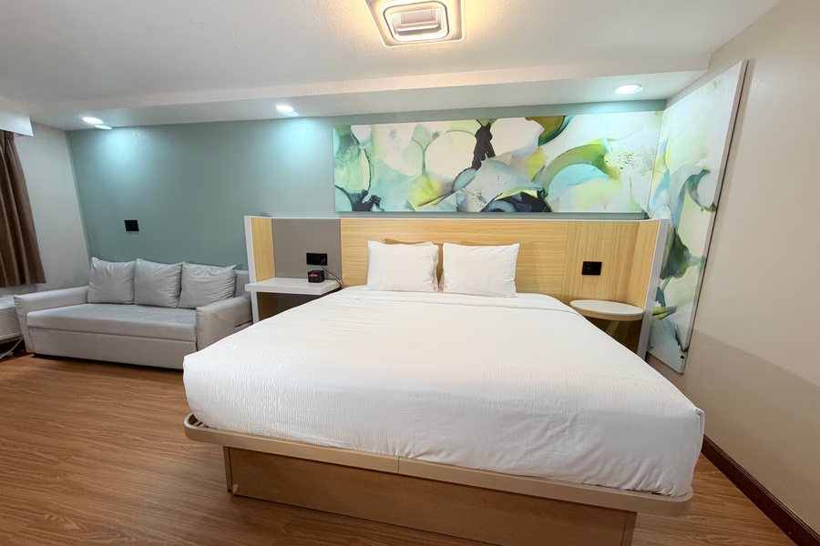 Wyndham Garden Salina and Conference Center — Guest room