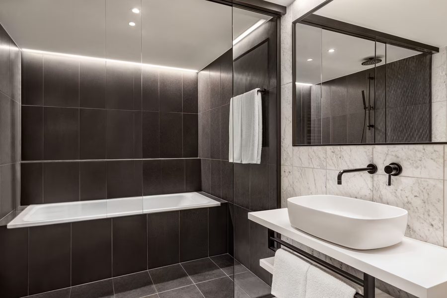 Wyndham Garden Warsaw — Bathroom