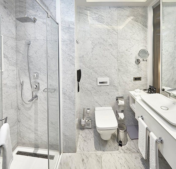 Wyndham Grand Istanbul Europe Istanbul — Bathroom