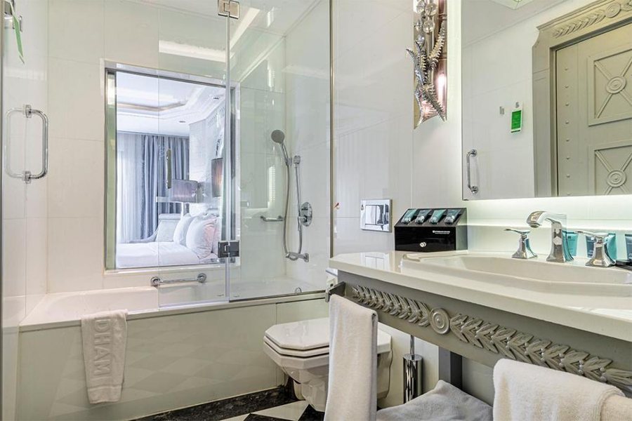 Wyndham Grand Istanbul Kalamis Marina Hotel Istanbul — Bathroom